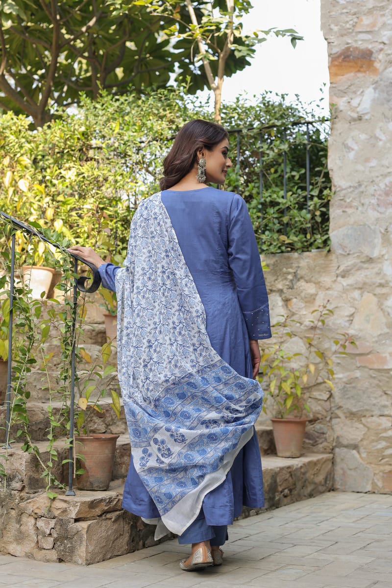 Blue Kurta Suit Set With Floral Embroidery