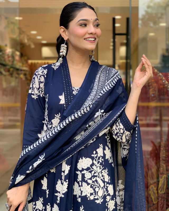 Women Cotton Blue Kurta Pant And Dupatta Set