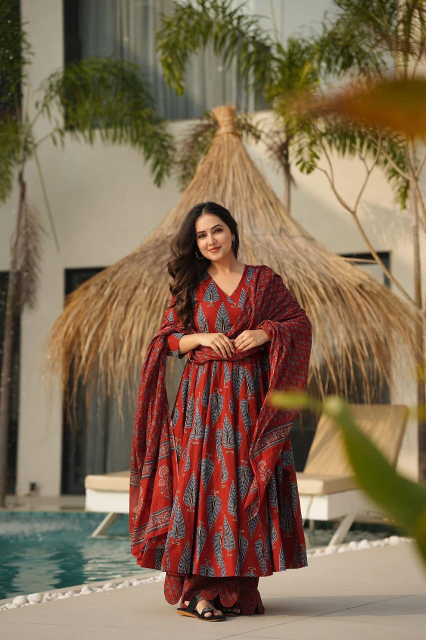 Graceful Maroon Ethnic Set With Blue Leaf Block Print